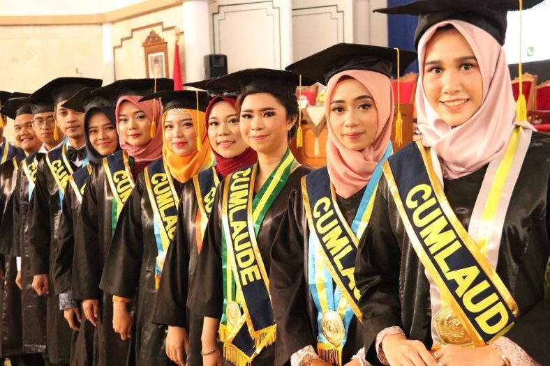 Kelebihan Dari Memiliki IPK Tinggi Dan Lulus Dengan Cumlaude